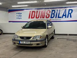 Ljusgul Begagnad 2001 Toyota Avensis Sedan | 39 900 kr (Lite dyr)