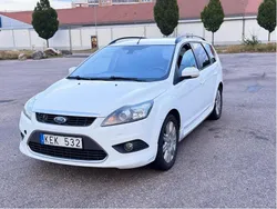 Vit Begagnad 2010 Ford Focus Titanium Kombi | 26 500 kr (Marknadspris)