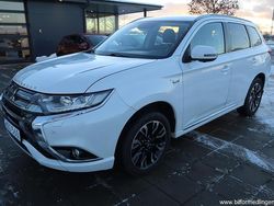 Vit Begagnad 2016 Mitsubishi Outlander P-HEV SUV | 165 900 kr