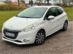 Vit Begagnad 2013 Peugeot 208 Halvkombi | 45 000 kr (Lite dyr)
