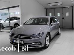 Grå (moonstone grey) Begagnad 2024 VW Passat Elegance Kombi | 339 500 kr (Marknadspris)