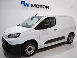 Vit Begagnad 2024 Toyota Proace City City Van | 248 900 kr (Bra pris)