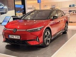 Röd (kings red metallic black) Ny 2025 VW ID.7 GTX Kombi | 714 000 kr (Marknadspris)