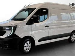 Vit (white) Begagnad 2024 Renault Master Van | 459 875 kr