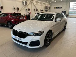 Vit Begagnad 2021 BMW 520 M Sport Kombi | 369 900 kr (Marknadspris)