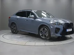 Grå Begagnad 2023 BMW iX2 Comfort Edition SUV | 579 000 kr (Marknadspris)