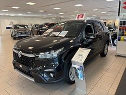 Svart (svart metallic) Ny 2025 Suzuki SX4 S-Cross SUV | 361 800 kr (Marknadspris)