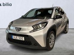 Silver Begagnad 2023 Toyota Aygo Play Halvkombi | 169 900 kr (Bra pris)