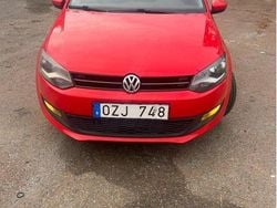Röd Begagnad 2013 VW Polo Halvkombi | 42 900 kr (Bra pris)