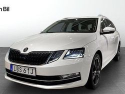 Vit (candy white) Begagnad 2019 Skoda Octavia Style Kombi | 174 900 kr (Marknadspris)