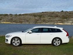 Vit Begagnad 2017 Volvo V90 Momentum Kombi | 166 000 kr (Marknadspris)