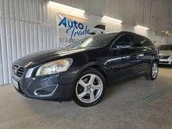 Grå Begagnad 2011 Volvo V60 Momentum Kombi | 89 900 kr (Marknadspris)