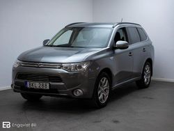 Grå Begagnad 2014 Mitsubishi Outlander SUV | 99 900 kr (Marknadspris)
