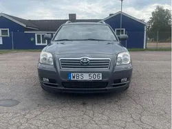 Grå Begagnad 2004 Toyota Avensis Kombi | 18 400 kr (Marknadspris)