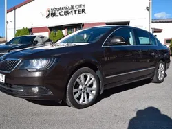 Mörkbrun Begagnad 2014 Skoda Superb Elegance Halvkombi | 179 900 kr (Bra pris)