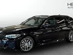 Svart (black) Begagnad 2024 BMW 530e M Sport Kombi | 489 700 kr (Marknadspris)