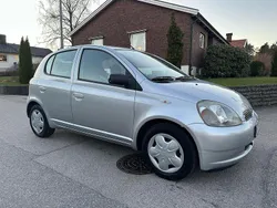 Grå Begagnad 2000 Toyota Yaris Halvkombi | 25 999 kr (Dyr)