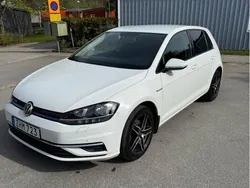 Vit Begagnad 2018 VW Golf VII Halvkombi | 115 000 kr (Marknadspris)