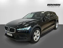 Svart Begagnad 2021 Volvo V60 CC Kombi | 349 900 kr (Marknadspris)