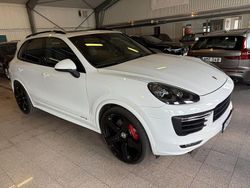Vit Begagnad 2016 Porsche Cayenne Turbo SUV | 349 900 kr