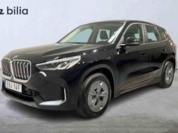 Svart Begagnad 2023 BMW iX1 SUV | 443 900 kr (Marknadspris)