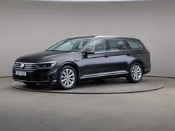 Mörkgrå Begagnad 2020 VW Passat Executive Kombi | 235 000 kr (Bra pris)