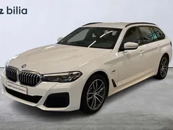 Vit Begagnad 2022 BMW 530e M Sport Kombi | 429 000 kr (Marknadspris)
