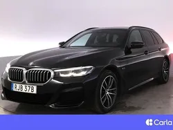 Svart Begagnad 2022 BMW 530e M Sport Kombi | 434 900 kr (Marknadspris)