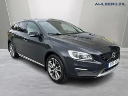 Grå Begagnad 2017 Volvo V60 CC Standard Kombi | 229 500 kr (Lite dyr)