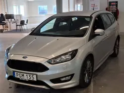 Grå Begagnad 2017 Ford Focus ST-Line Kombi | 129 900 kr (Marknadspris)