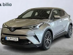 Mörkgrå Begagnad 2018 Toyota C-HR Executive SUV | 159 900 kr (Marknadspris)