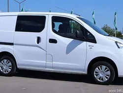 Vit svart Begagnad 2018 Nissan NV200 S Van | 99 500 kr (Dyr)