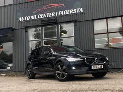 Svart Begagnad 2020 Volvo V60 CC Momentum Kombi | 199 900 kr (Marknadspris)