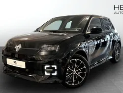 Vit (white) Ny 2025 Renault R5 Iconic Halvkombi | 409 900 kr (Marknadspris)