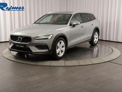 Grå Begagnad 2024 Volvo V60 CC Core Kombi | 399 900 kr (Superpris)