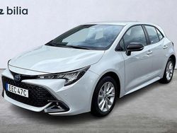 Grå Ny 2025 Toyota Corolla Hybrid Active Halvkombi | 347 500 kr (Marknadspris)