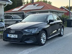Svart Begagnad 2022 Audi A3 Sportback Comfort Halvkombi | 229 900 kr (Marknadspris)
