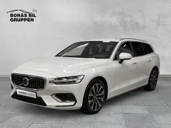 Vit Begagnad 2024 Volvo V60 Core Kombi | 455 000 kr (Marknadspris)