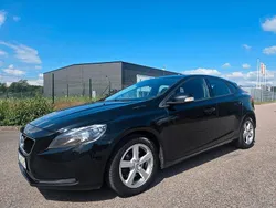 Svart Begagnad 2017 Volvo V40 Kombi | 89 900 kr (Bra pris)
