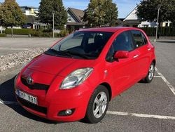 Röd Begagnad 2011 Toyota Yaris Halvkombi | 67 000 kr (Marknadspris)