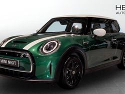 Grön (green) Begagnad 2022 Mini Cooper SE Halvkombi | 208 700 kr (Marknadspris)