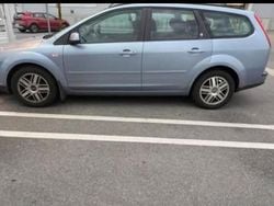 Blå Begagnad 2006 Ford Focus Kombi | 49 900 kr (Marknadspris)