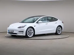 Vit (multicoat vit (pärl)) Begagnad 2022 Tesla Model 3 Long Range Sedan | 335 000 kr (Marknadspris)