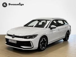 Vit (pure white) Begagnad 2025 VW Passat R-line Kombi | 399 500 kr