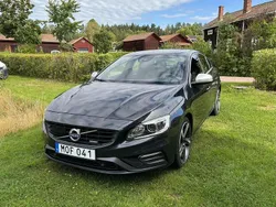 Grå Begagnad 2015 Volvo S60 R-Design Sedan | 135 000 kr (Lite dyr)