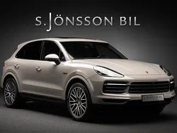 Ljusgrå Begagnad 2022 Porsche Cayenne SUV | 779 000 kr (Marknadspris)