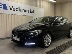 Svart Begagnad 2012 Volvo V40 Summum Kombi | 89 800 kr (Marknadspris)