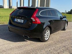Svart Begagnad 2015 Volvo V60 Summum Kombi | 109 000 kr (Marknadspris)