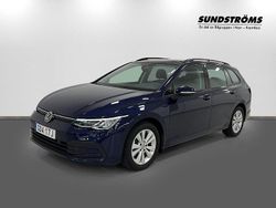 Mörkblå Begagnad 2021 VW Golf VIII Kombi | 169 900 kr (Superpris)