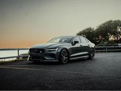 Grå Begagnad 2020 Volvo S60 Sedan | 429 900 kr (Marknadspris)